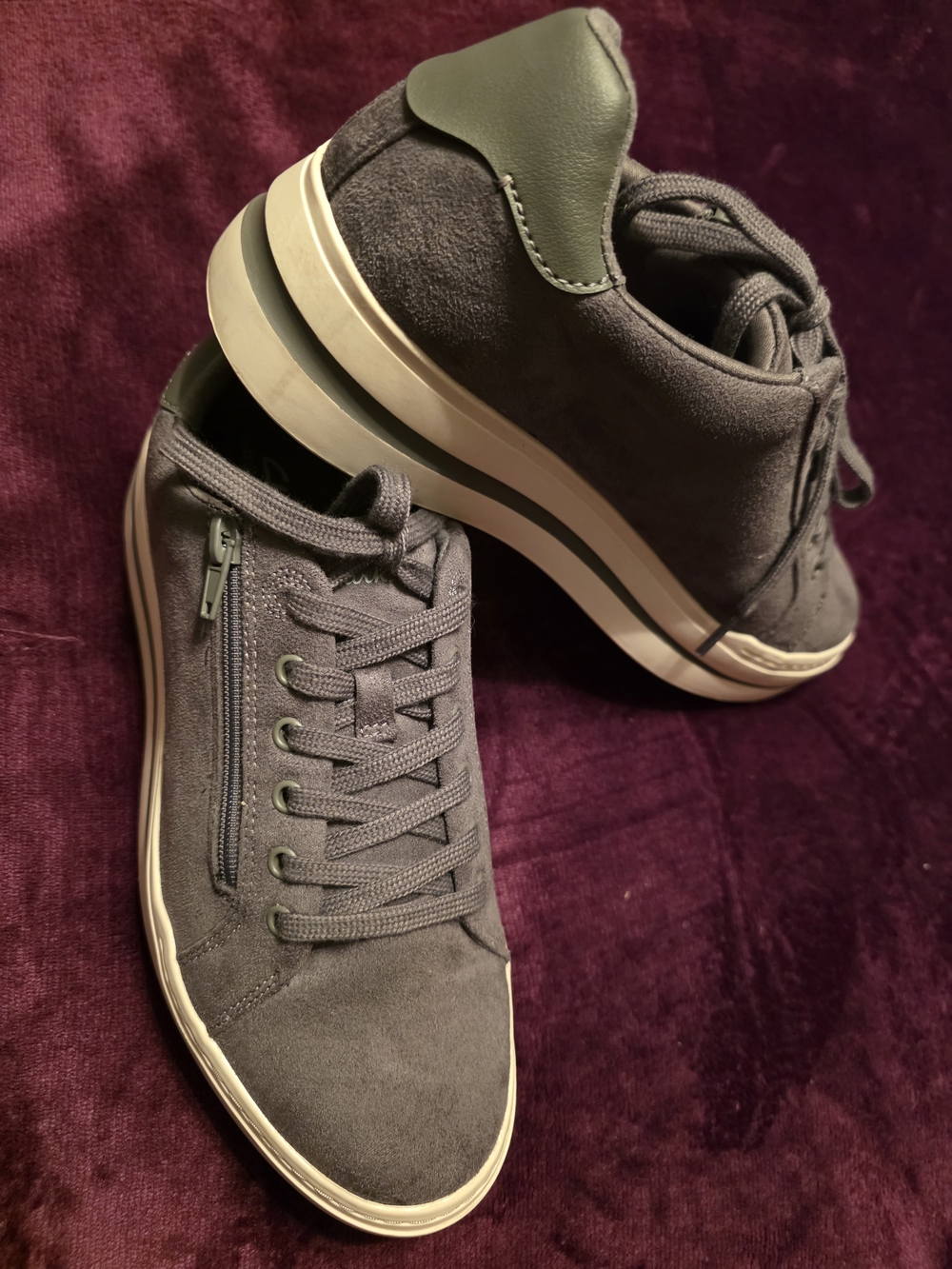 Clarks Women's AUDREIGH SKY Gray Suede Lace-Up Sneakers W/ Zipper US9.5 Euc